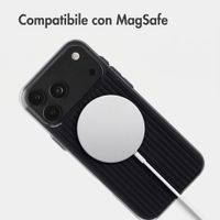 Accezz Cover Lite con MagSafe | Fluted | Apple iPhone 18 Pro / 17 Pro - Nero