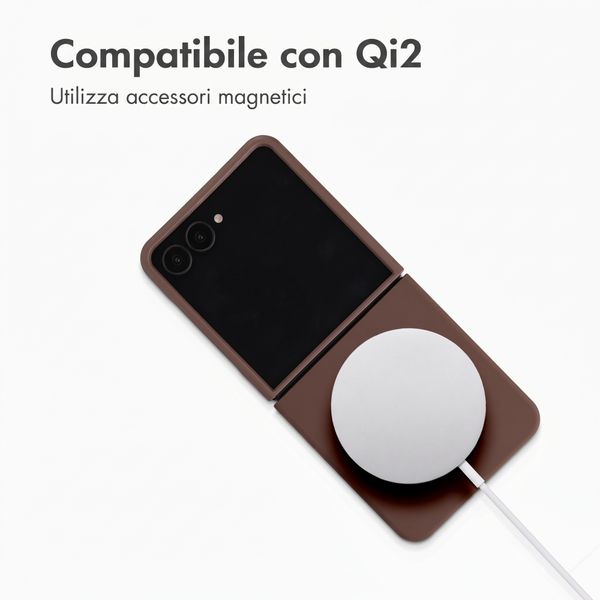 Accezz Cover in silicone liquido con MagSafe Samsung Galaxy Z Flip 8 - New Tea Brown