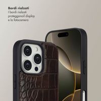 Selencia Cover per telefono Nova Croco con cordino e portacarte Apple iPhone 16 Pro - Choco Brown