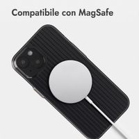 Accezz Cover Lite con MagSafe | Fluted | Apple iPhone 15 - Nero