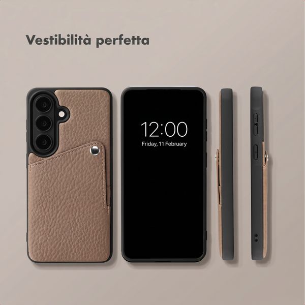 Selencia Cover posteriore Riva con portacarte Samsung Galaxy S26 - Mocha Brown