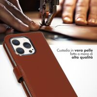 Selencia Cover a libro in vera pelle Apple iPhone 15 Pro - Marrone chiaro