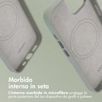 Accezz Cover in Pelle con MagSafe Apple iPhone 15 - Light Grey