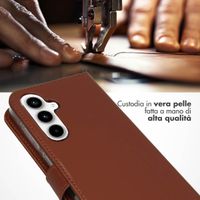 Selencia Cover a libro in vera pelle Samsung Galaxy A55 - Marrone chiaro