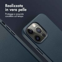 Accezz Cover in Pelle con MagSafe Apple iPhone 13 Pro - Nightfall Blue