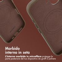 Accezz Cover in Pelle con MagSafe Apple iPhone 16 - Marrone caffè