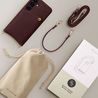 Selencia Cover per telefono Nova con cordino e portacarte Samsung Galaxy S25 / S24 - Bold Burgundy