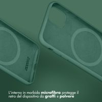 Accezz Cover in silicone liquido con MagSafe Apple iPhone 16 - Verde scuro