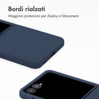 Accezz Cover in silicone liquido con MagSafe Samsung Galaxy Z Flip 8 - Blu scuro