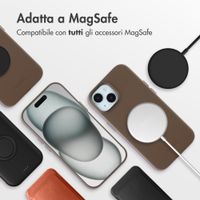 Accezz Cover in Pelle con MagSafe Apple iPhone 15 - Marrone caffè