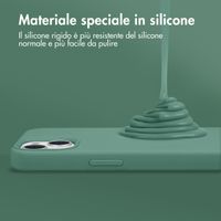 Accezz Cover in silicone liquido con MagSafe Apple iPhone 16 - Verde scuro