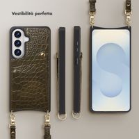 Selencia Cover per telefono Nova Croco con cordino e portacarte Samsung Galaxy S26 - Dark Olive