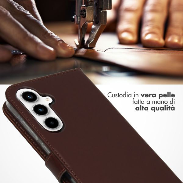 Selencia Cover a libro in vera pelle Samsung Galaxy A55 - Marrone scuro