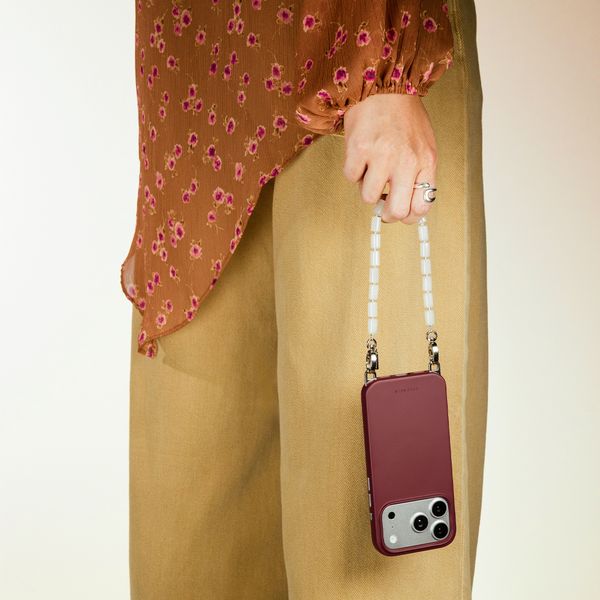 Selencia Cover posteriore Rivièra con MagSafe con ganci rimovibili Samsung Galaxy S26 - Bold Burgundy