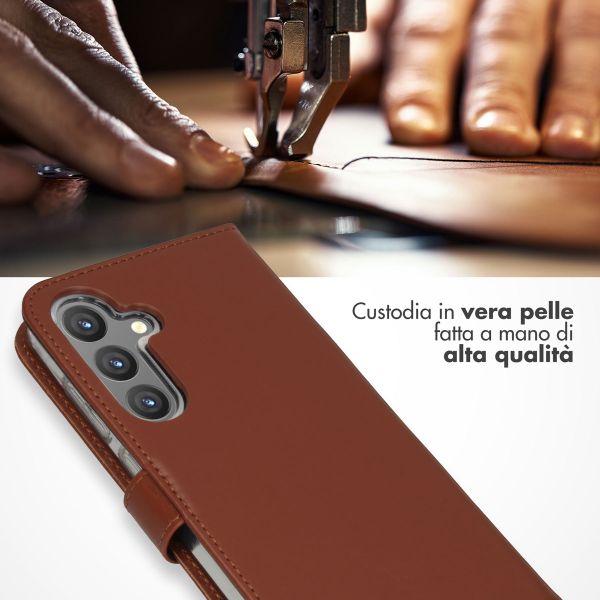 Selencia Cover a libro in vera pelle Samsung Galaxy S24 Plus - Marrone chiaro