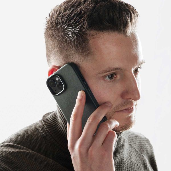 Accezz Cover in Pelle con MagSafe Apple iPhone 16 - Cedar Green