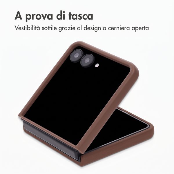 Accezz Cover Posteriore in Silicone Liquido Samsung Galaxy Z Flip 8 - New Tea Brown
