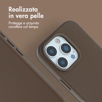 Accezz Cover in Pelle con MagSafe Apple iPhone 16 Pro - Marrone caffè