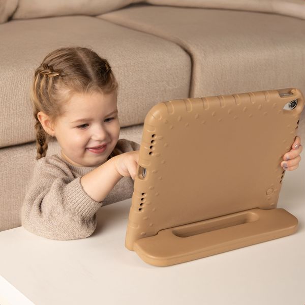 imoshion Cover Posteriore Kidsproof con Maniglia Apple iPad 9 (2021) 10.2 pollici / iPad 8 (2020) 10.2 pollici / iPad 7 (2019) 10.2 pollici - Beige