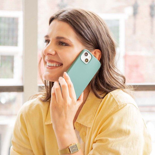 Accezz Cover in silicone liquido con MagSafe Apple iPhone 16 - Verde scuro