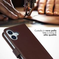 Selencia Cover a libro in vera pelle Apple iPhone 17 - Marrone