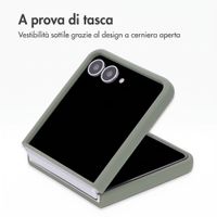Accezz Cover in silicone liquido con MagSafe Samsung Galaxy Z Flip 8 - Cooper Green