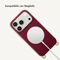 Selencia Rivièra MagSafe Backcover met afneembare haakjes Apple iPhone 17 Pro Max - Bold Burgundy