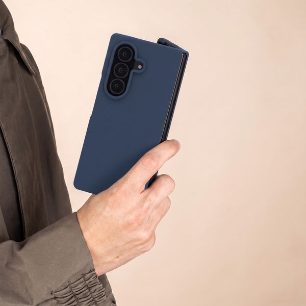 Accezz Cover in silicone liquido con MagSafe Samsung Galaxy Z Fold 8 Ultra - Blu scuro