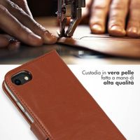 Selencia Cover a libro in vera pelle Apple iPhone SE (2022 / 2020) / 8 / 7 / 6(s) - Marrone chiaro