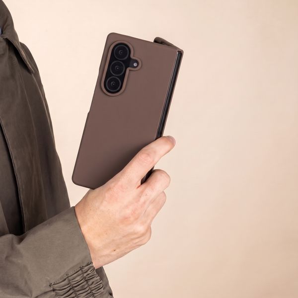 Accezz Cover in silicone liquido con MagSafe Samsung Galaxy Z Fold 8 Ultra - New Tea Brown