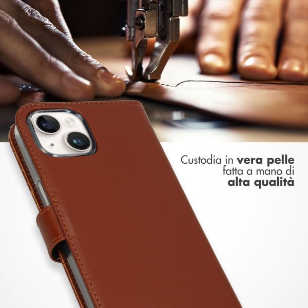 Selencia Cover a libro in vera pelle Apple iPhone 15 - Marrone chiaro