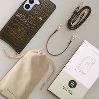 Selencia Cover per telefono Nova Croco con cordino e portacarte Samsung Galaxy S26 - Dark Olive