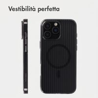 Accezz Cover Lite con MagSafe | Fluted | Apple iPhone 16 Pro Max - Nero