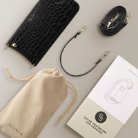 Selencia Cover per telefono Nova Croco con cordino e portacarte Apple iPhone 17e / 16e - Nero