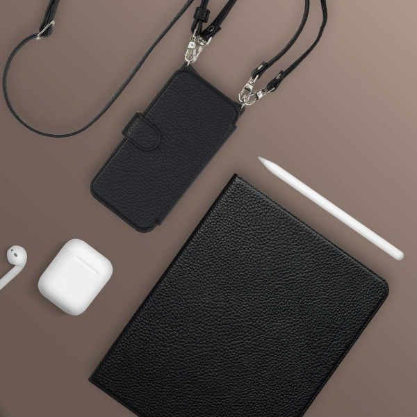 Selencia Cover Riva con MagSafe e cordino Apple iPhone 14 / 13 - Nero