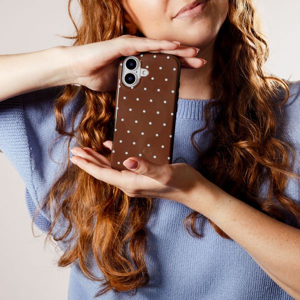 Selencia Cover Posteriore Vivid Apple iPhone 12 (Pro) - Happy Dots Chocolate