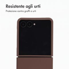 Accezz Cover Posteriore in Silicone Liquido Samsung Galaxy Z Flip 8 - New Tea Brown