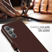 Selencia Cover a libro in vera pelle Samsung Galaxy S24 Plus - Marrone scuro