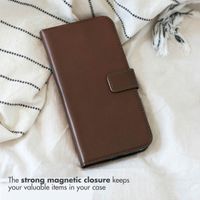 Selencia Cover a libro in vera pelle Apple iPhone 17 Pro - Marrone