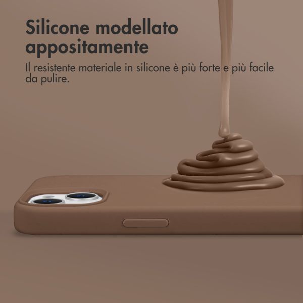 Accezz Cover in silicone liquido con MagSafe Apple iPhone 14 / 13 - Marrone chiaro