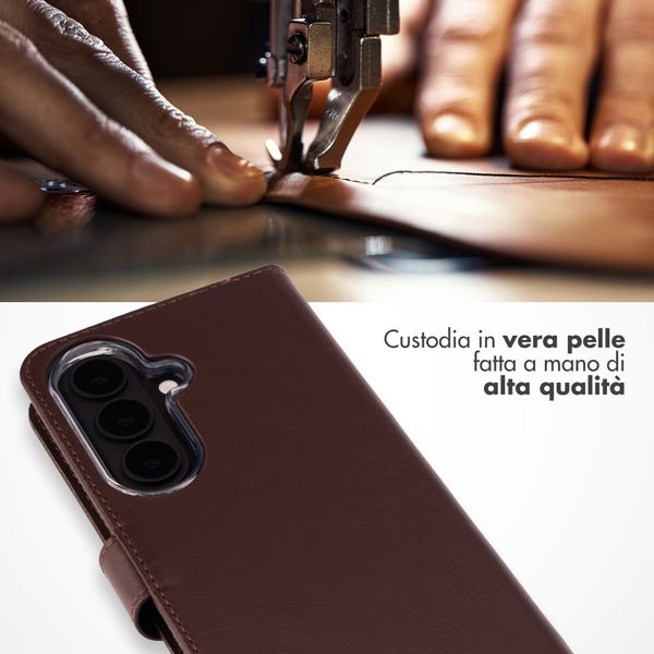 Selencia Cover a libro in vera pelle Samsung Galaxy S26 - Marrone