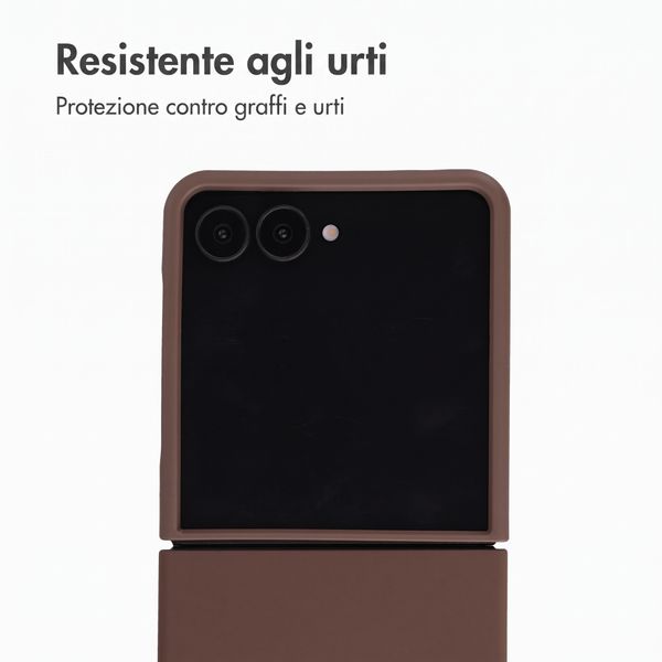 Accezz Cover in silicone liquido con MagSafe Samsung Galaxy Z Flip 8 - New Tea Brown