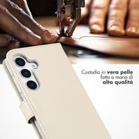 Selencia Cover a libro in vera pelle Samsung Galaxy S25 - Greige