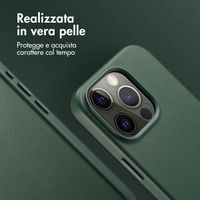Accezz Cover in Pelle con MagSafe Apple iPhone 15 Pro - Cedar Green