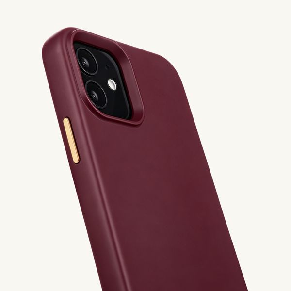 Selencia Cover posteriore Rivièra con MagSafe con ganci rimovibili iPhone 12 / 12 Pro - Bold Burgundy