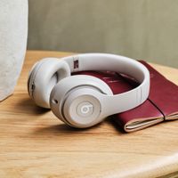 Beats Cuffie Studio Pro senza fili con cancellazione del rumore (ANC) - Sandstone