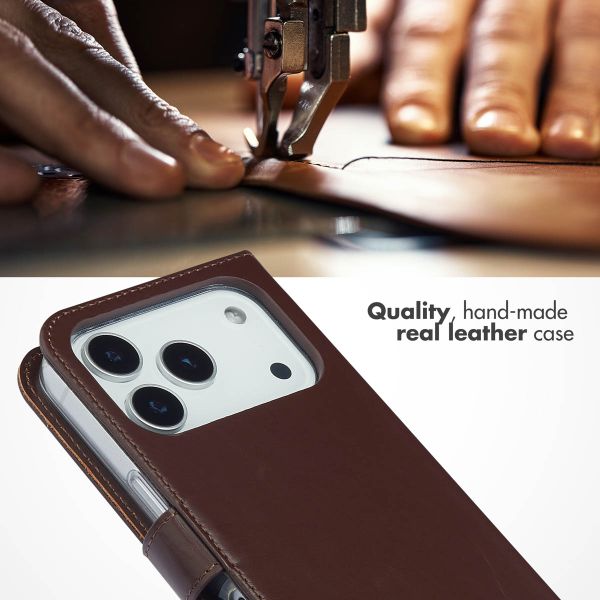 Selencia Cover a libro in vera pelle Apple iPhone 17 Pro - Marrone