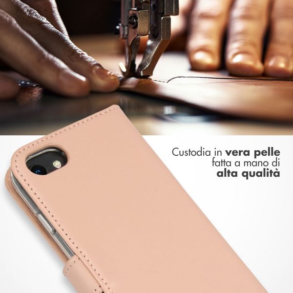 Selencia Cover a libro in vera pelle Apple iPhone SE (2022 / 2020) / 8 / 7 / 6(s) - Dusty Pink