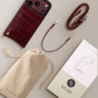 Selencia Cover per telefono Nova Croco con cordino e portacarte Apple iPhone 18 Pro / 17 Pro - Burgundy
