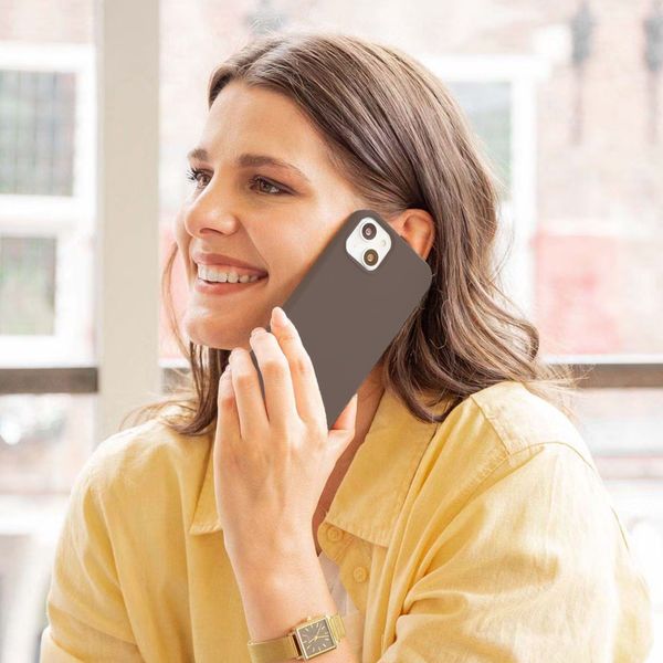 Accezz Cover in silicone liquido con MagSafe Apple iPhone 16 Plus - New Tea Brown